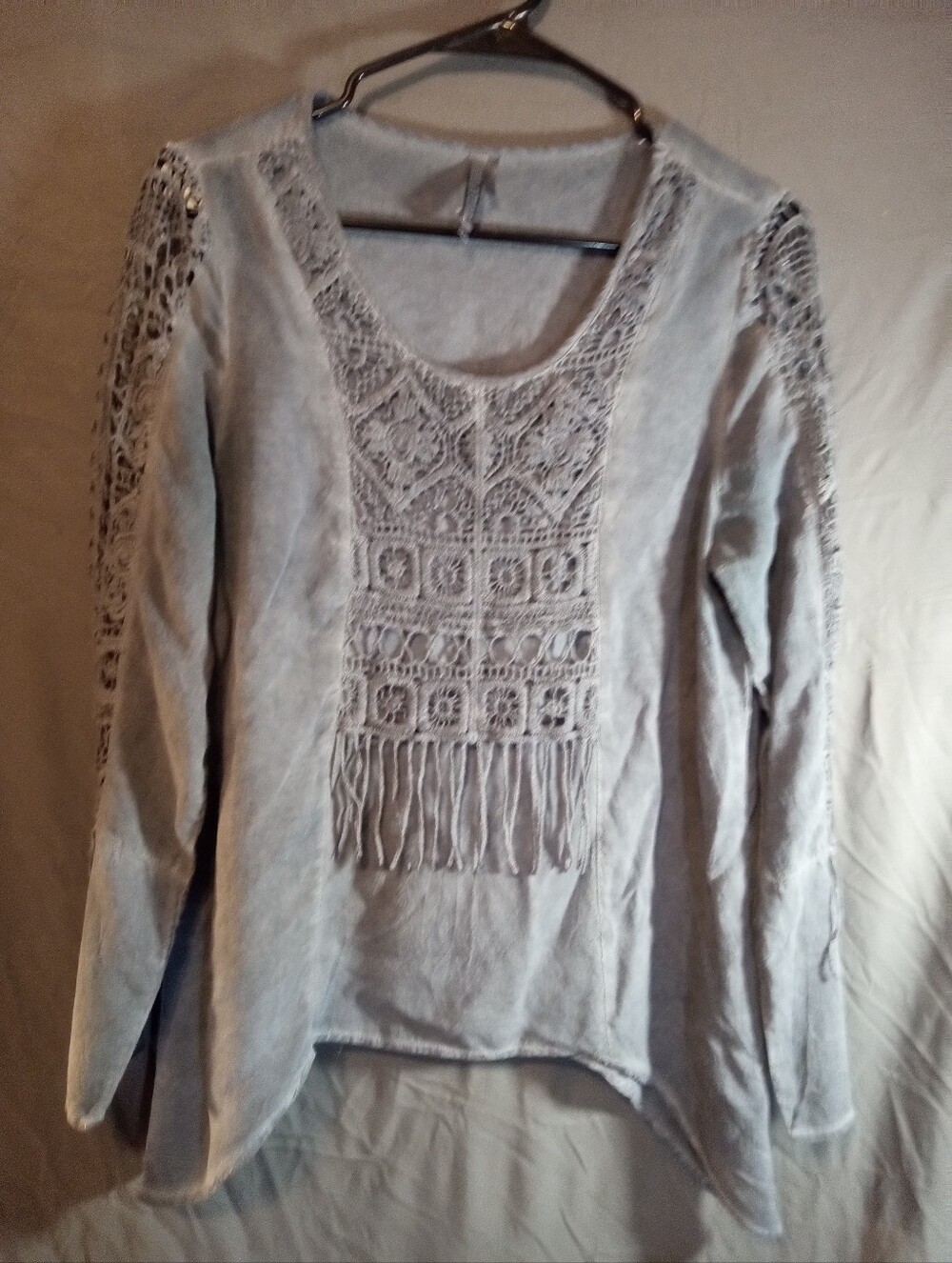Monoreno Women’s Light Gray Crochet Fringe Long-Sleeve Top